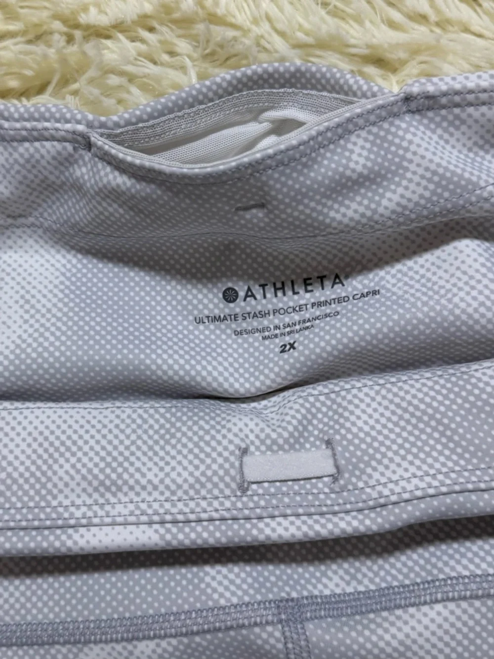 Athleta Salutation Stash Pocket Capri Leggings Light Grey Tie-Dye Print Size 2X - Picture 5 of 13